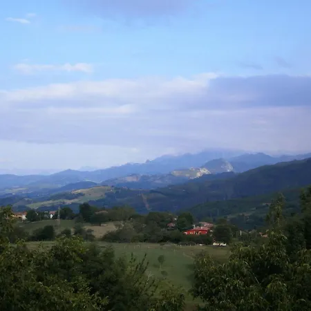 Serene Mansion In Cangas De Onis With Garden San Martin de Bada